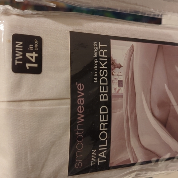 SMOOTH weave twin tailored 14-in drop bed skirt in ivory brand new in package. - Picture 2 of 5